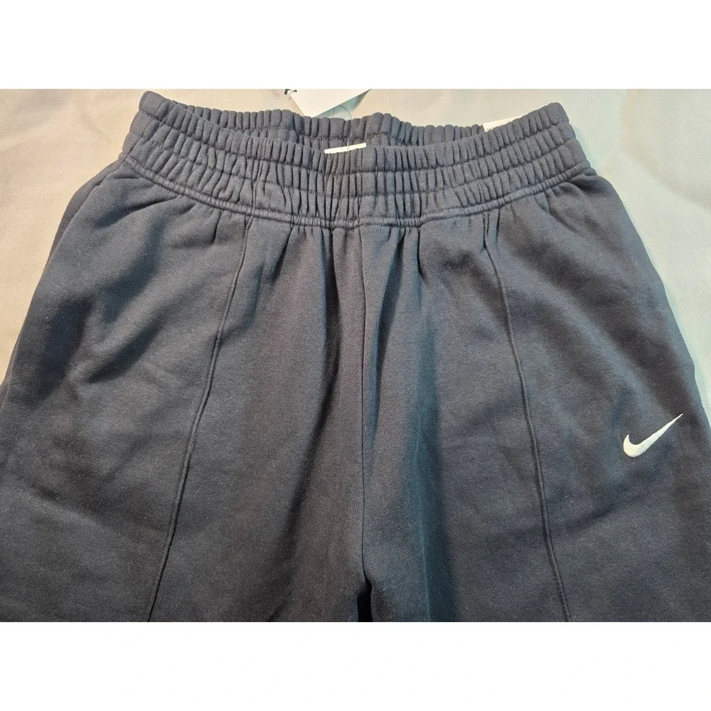 Nike sportswear essential